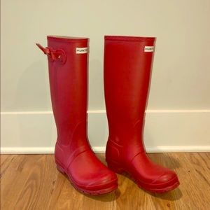 Women’s Size 6 Red Hunter Rainboot